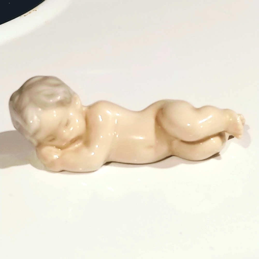 Vintage Lladro Sleeping Baby Jesus. 4545 Spain